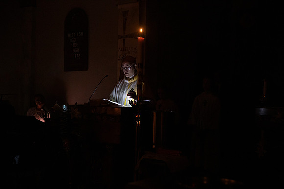 25EASTERVIGIl-0163