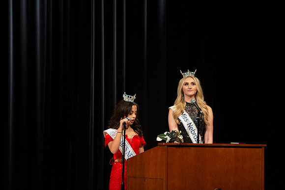 missoutstndgteen0034