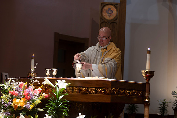 25EASTERVIGIl-0412