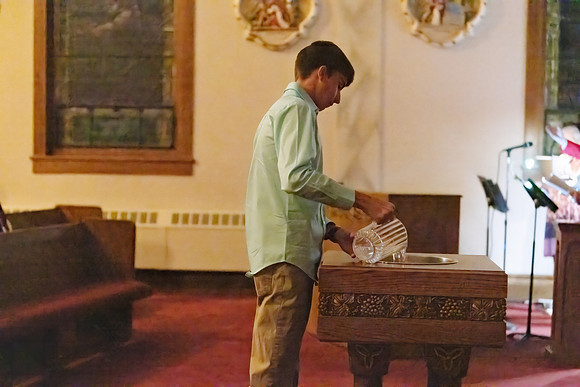 25EASTERVIGIl-0208
