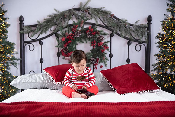 63 CHRISTMAS HEADBOARD