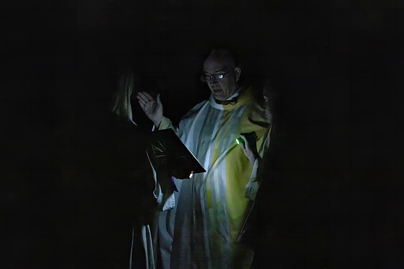 25EASTERVIGIl-0205