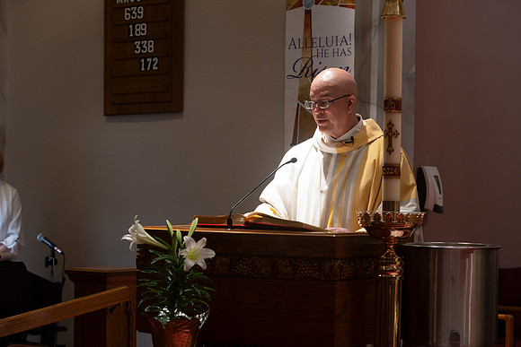 25EASTERVIGIl-0220