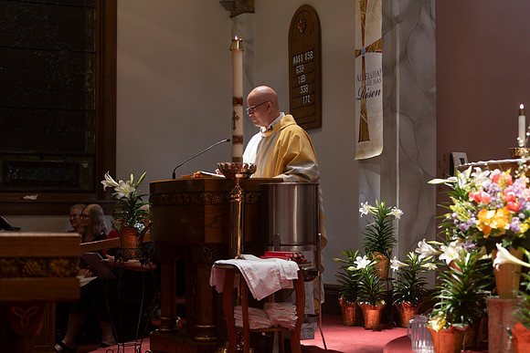 25EASTERVIGIl-0225